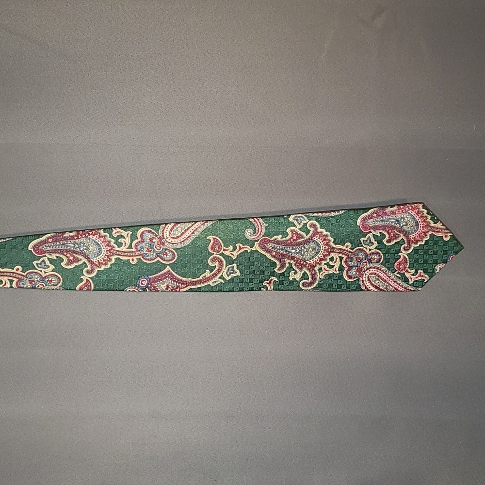 Men's Necktie Italian Silk by Oak Creek. Paisley print forest green and maroon